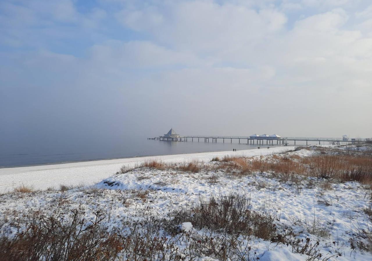 Modernes Reetdach-Ostseeferienhaus Bella Mare, Insel Usedom Mit Sauna, Kamin & Sonnenterrasse Zirchow Bagian luar foto